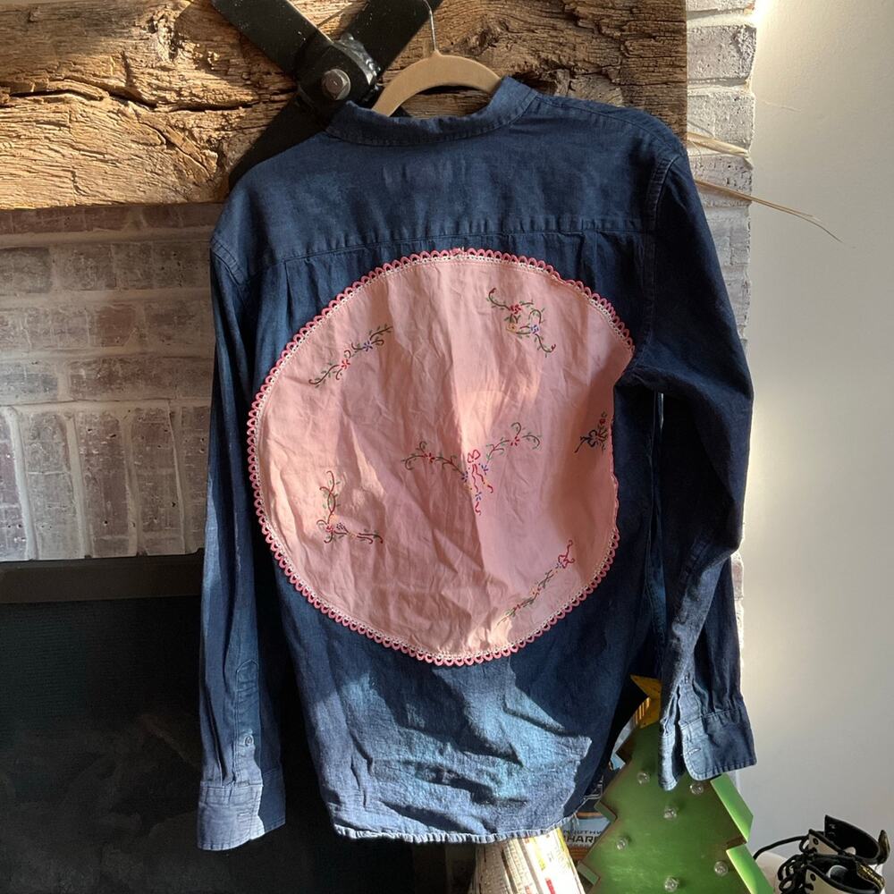Old navy button up custom woman’s shirt medium